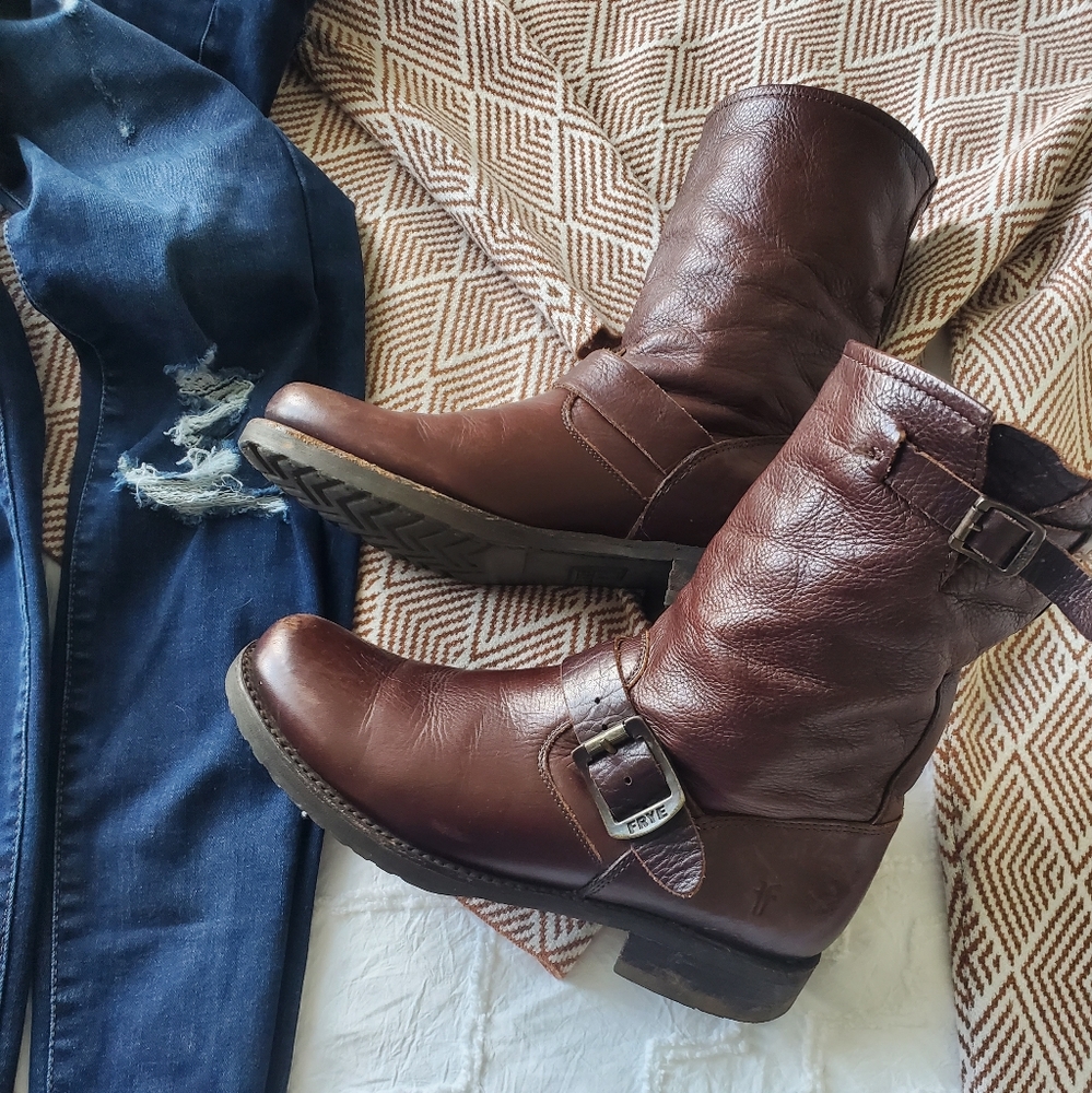 FRYE Veronica Short Dark Brown Boots